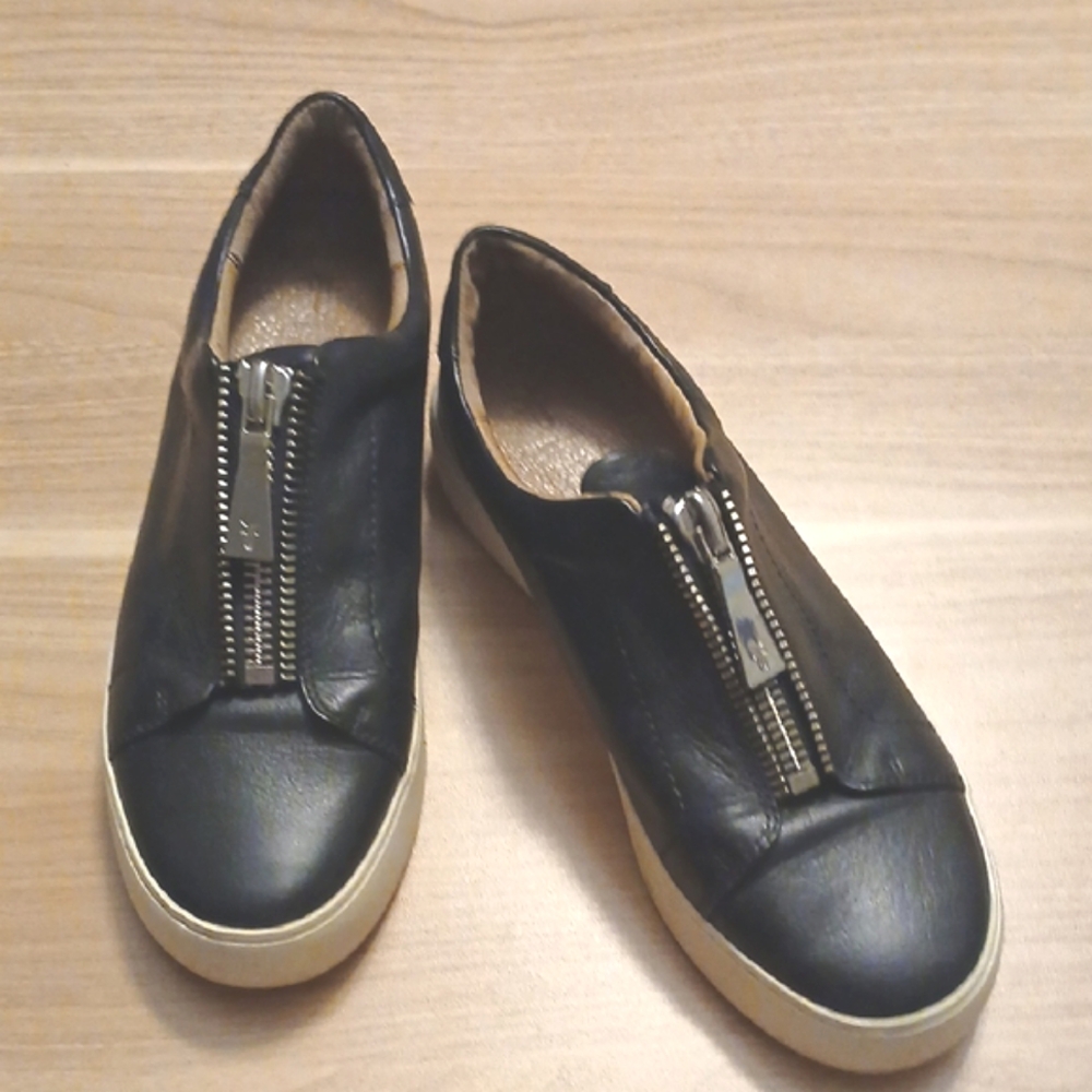 Frye "Lena" Black Leather Low Top Zipper Sneakers in Size 8M